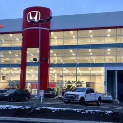 Lombardi Honda - Notre nouvelle bâtisse Lombardi Honda a Montréal près de Laval et Longueuil.
