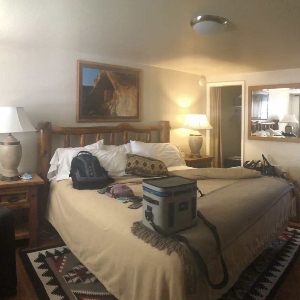 Stone Lizard Lodge - Motel room - Hotels Near Me - Blanding, Utah
