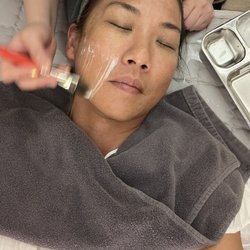 Sister Skincare at Mimi's - Chemical peel