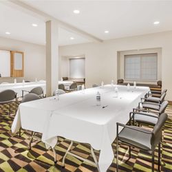 Microtel Inn & Suites By Wyndham Beaver Falls - Meeting Room