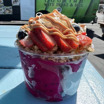 Pastele House Maui - Pitaya spirulina bowl - Food Trucks Near Me - Wailuku , Hawaii Pastele House Maui - Pitaya spirulina bowl - Food Trucks Near Me - Wailuku , Hawaii