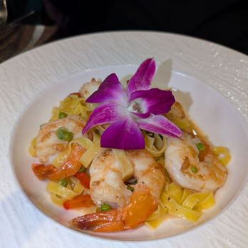Warike Restobar - TAGLIATELLE AL ROCOTO $25 Fried prawns & tagliatelle pasta, served with roasted peppers, fresh peas, and house rocoto lemon sauce. - Latin American Near Me - Santa Rosa, California Warike Restobar - TAGLIATELLE AL ROCOTO $25 Fried prawns & tagliatelle pasta, served with roasted peppers, fresh peas, and house rocoto lemon sauce. - Latin American Near Me - Santa Rosa, California