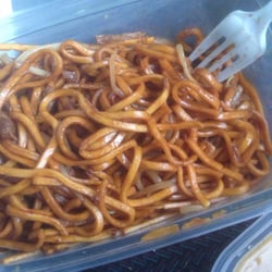 Choi's Kitchen - Greasy noodles in greasy beansprout gravy :/