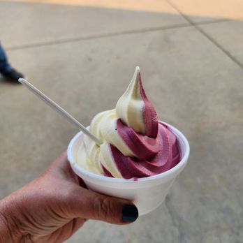 Lulu's Shaved Ice - Pineapple/Cherry Dole Twist - Shaved Ice Near Me - Wentzville, Missouri