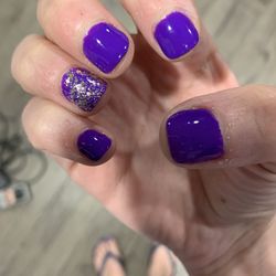 QQ Nail Spa - Reg mani with Essie polish