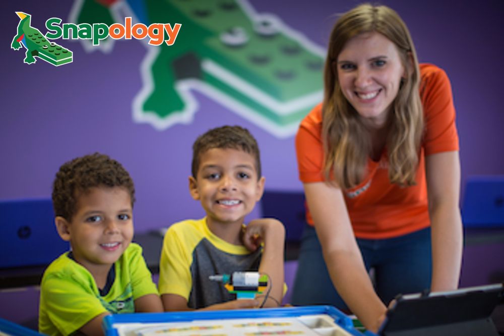 Snapology of Savannah Logo