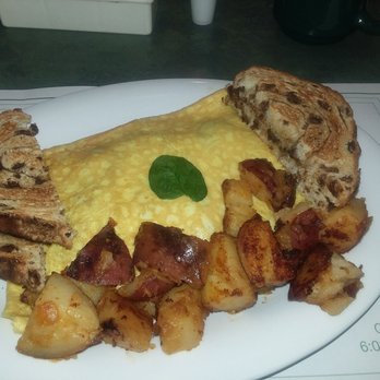 Egg & I Pancake and Waffle House - Omelette with Corned beef, Spinach, American cheese and onions, Home fries and Raisin toast. - Breakfast & Brunch Near Me - Ogunquit, Maine Egg & I Pancake and Waffle House - Omelette with Corned beef, Spinach, American cheese and onions, Home fries and Raisin toast. - Breakfast & Brunch Near Me - Ogunquit, Maine