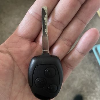 EZ Car Keyz - New Ford key. Copied from a worn out old one. - Keys & Locksmiths Near Me - Oxnard, California EZ Car Keyz - New Ford key. Copied from a worn out old one. - Keys & Locksmiths Near Me - Oxnard, California