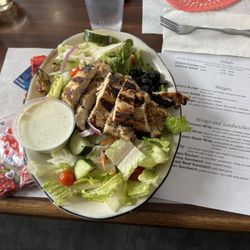 Cheap Charlie's Restaurant - Delicious and plentiful salad!