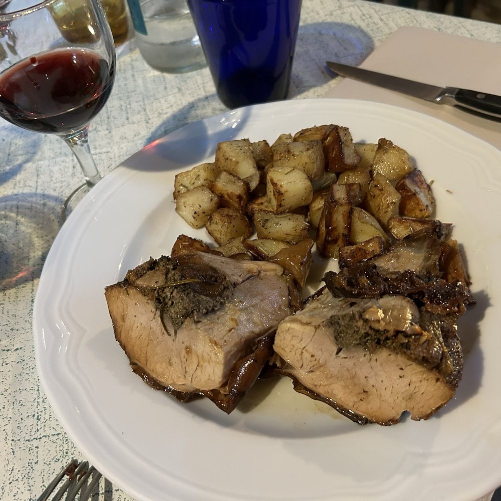 Boccondivino - Roast pork entree with potatoes - Italian Near Me - Crespina, 52 Boccondivino - Roast pork entree with potatoes - Italian Near Me - Crespina, 52