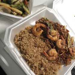 Mikado Japanese Express - Shrimp lo mein lunch special with a side of vegetables