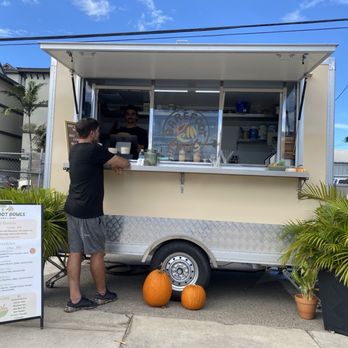 Da Tambayan Corner - Bowls - Food Trucks Near Me - Maui, Hawaii