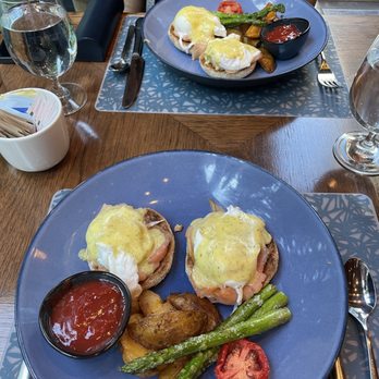 The Wildflower - egg benny - Canadian (New) Near Me - Whistler, British Columbia