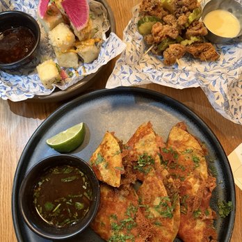 Earls Kitchen + Bar - Birria tacos Crispy tofu Crispy chicken - New American Near Me - Nashville, Tennessee Earls Kitchen + Bar - Birria tacos Crispy tofu Crispy chicken - New American Near Me - Nashville, Tennessee
