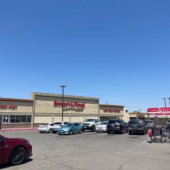 Smart & Final Extra! - the parking lot of a grocery store - Grocery Near Me - Blythe, California Smart & Final Extra! - the parking lot of a grocery store - Grocery Near Me - Blythe, California
