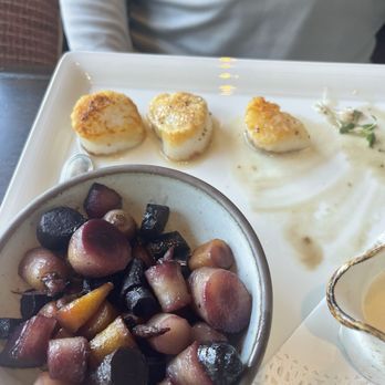 Madison's Restaurant - Scallops and carrots - New American Near Me - Highlands, North Carolina