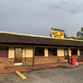 Bonnie & Clyde's Pizza Parlor