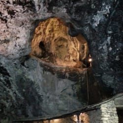The Devil's Arse Aka Peak Cavern - Cavern