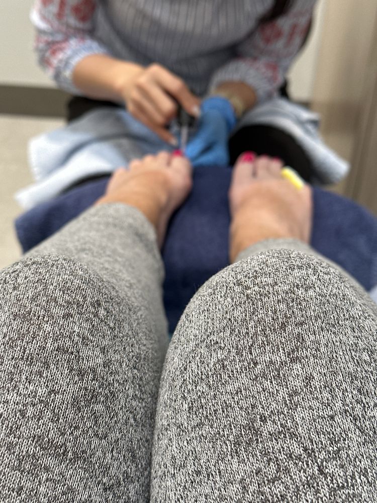 Nail studio by Vivy Logo