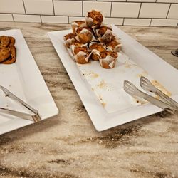 Escape Lounges - The Centurion Studio Partner SMF Terminal A - Chocolate chips cookies + Cinnamon muffins