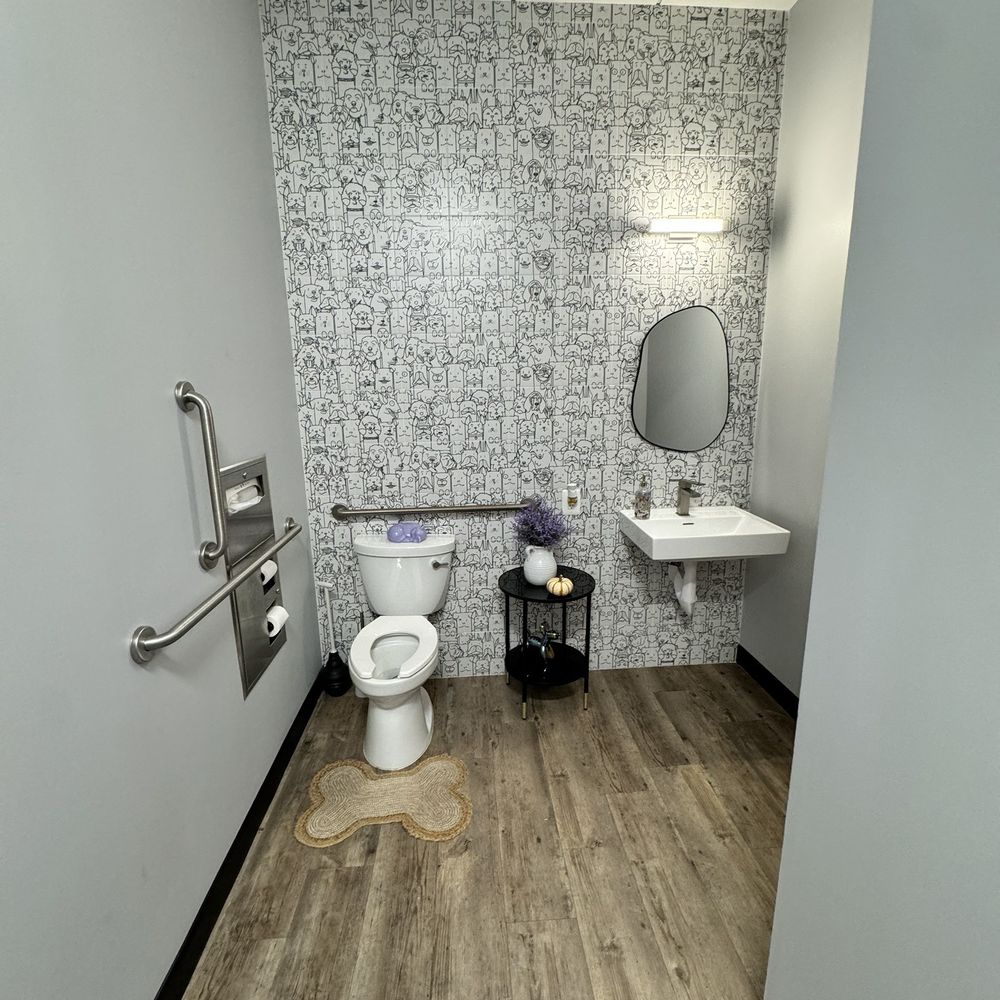 Summit Veterinary Care - Bathroom - Veterinarians Near Me - Bristow, Virginia Summit Veterinary Care - Bathroom - Veterinarians Near Me - Bristow, Virginia