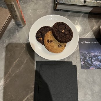 Pan Pacific London - Cookies at turndown service - Hotels Near Me - London, XGL