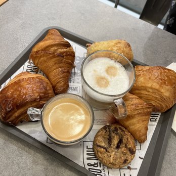 BO&MIE - 2 chocolate croissants  2 butter croissants  Chocolate chip cookie  Ham & cheese croissant  Americano Latte - Bakeries Near Me - Paris, 75