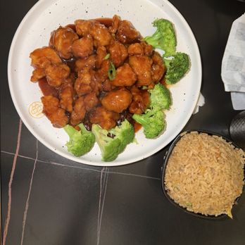 Blue Sunday Bar & Grill - GENERAL TSO'S - Sushi Bars Near Me - Laurel, Maryland