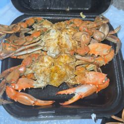 Blazin Blue Crabs - I had a half dozen but it was placed in two separate boxes 3 & 3 but this is the size and it's not giving extra large