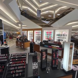 M A C Cosmetics - MAC Cosmetics