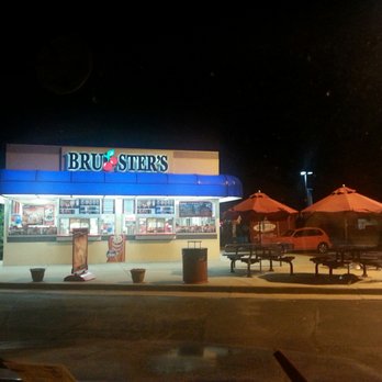 Bruster's Real Ice Cream - Great employees and outdoor seating - Ice Cream & Frozen Yogurt Near Me - Richmond, Virginia