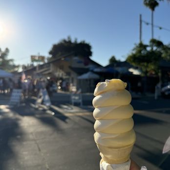 Meadowlark Dairy - pineapple vanilla medium swirl - Ice Cream & Frozen Yogurt Near Me - Pleasanton, California Meadowlark Dairy - pineapple vanilla medium swirl - Ice Cream & Frozen Yogurt Near Me - Pleasanton, California