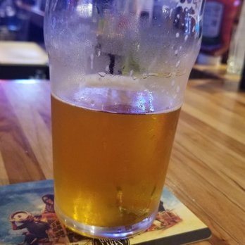 Winking Lizard Tavern - Fat Heads Strange Magic - American Near Me - Cleveland, Ohio