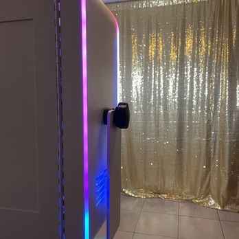 ERT Photo Booth - Gold backdrop!! - Photo Booth Rentals Near Me ERT Photo Booth - Gold backdrop!! - Photo Booth Rentals Near Me