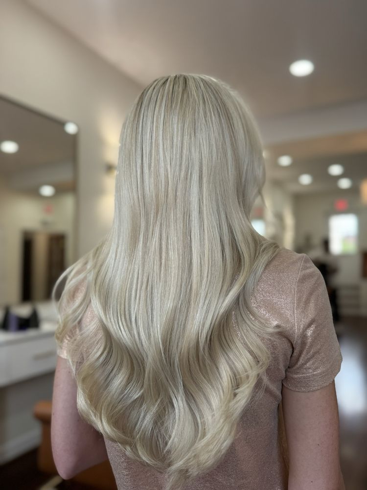 Tilila Hair Design Logo