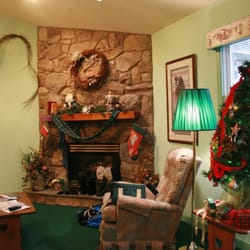 Brookside Cabins - Cabin 9 fireplace (scarf on mantel is mine, hung to dry, not part of the decor)