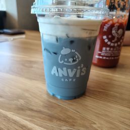 Blue mermaid (blue thai tea with vanilla cream top)
