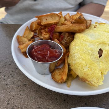 1606 Restaurant & Oyster Bar - Fisherman's Omelet - New American Near Me - Gloucester, Massachusetts