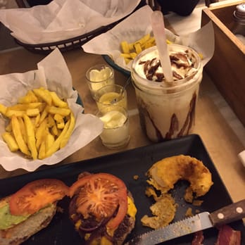 Ground Burguer - Delicious bacon and cheese burger!! - American Near Me - Lisbon, 11