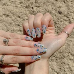 Artisan Nails Lash And Brow - Flowers nails