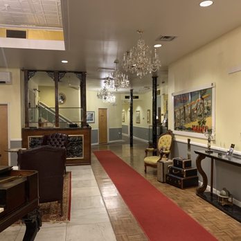 Charles Inn - Main lobby at entrance - Hotels Near Me - Bangor, Maine