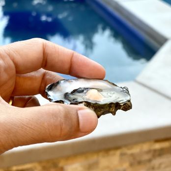 D&D SEAFOOD - Kumamoto oyster with a dab of Sriracha mayo poolside. - Seafood Markets Near Me - Westminster, California D&D SEAFOOD - Kumamoto oyster with a dab of Sriracha mayo poolside. - Seafood Markets Near Me - Westminster, California