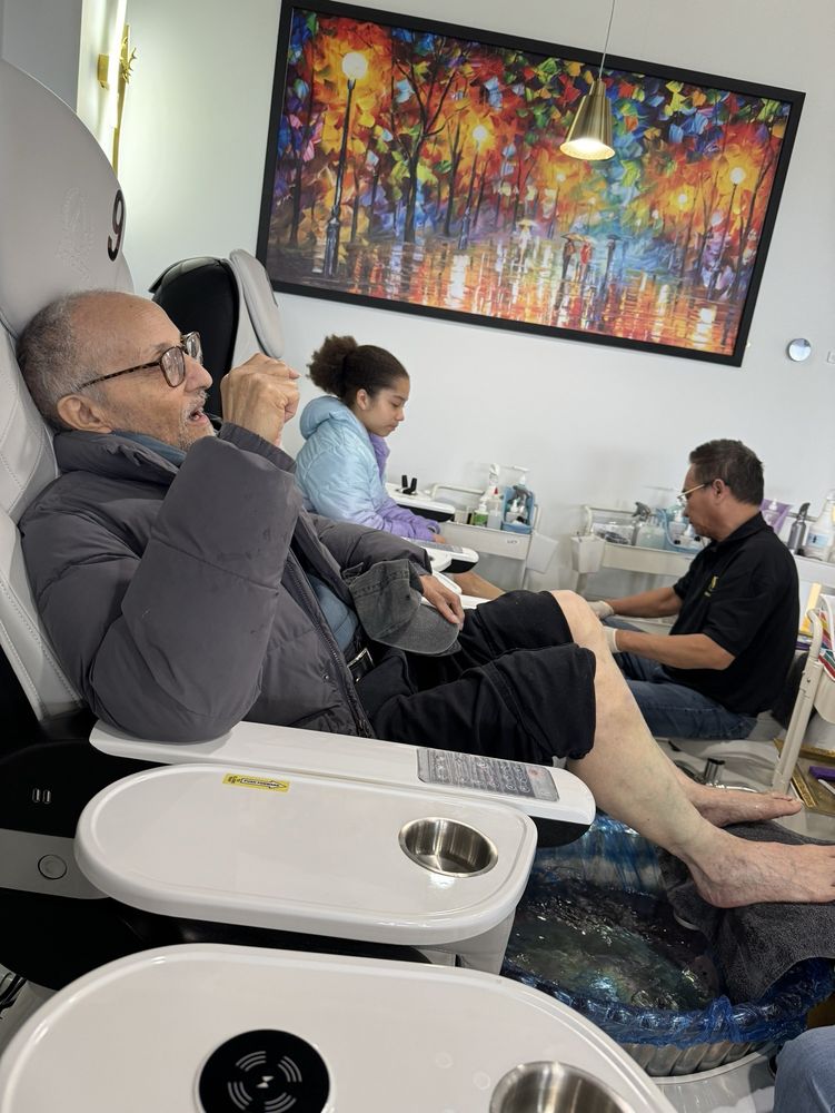 VinKat Salon & Spa Logo