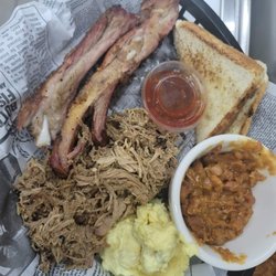 B-Town Grill - BBQ pulled pork and ribs