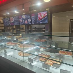 Dry pizza ..no workers Dry pizza ..no workers