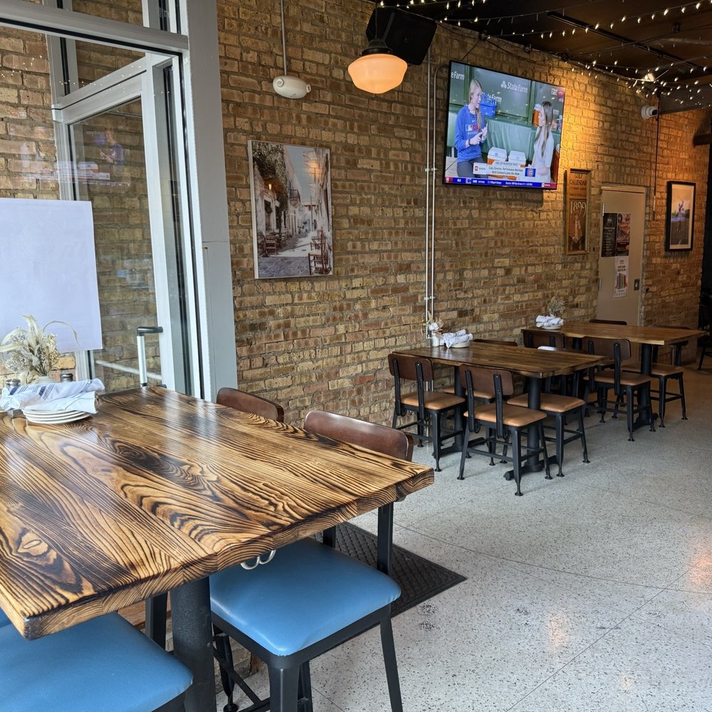 Mully's Grill - Dining area - Salad Near Me - Park Ridge, Illinois Mully's Grill - Dining area - Salad Near Me - Park Ridge, Illinois