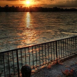 Richmond Place Inn - 15 minute walk to the waterfront