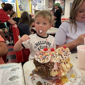 Mel's Hard Luck Diner - Banana Split Sundae - Diners Near Me - Branson, Missouri Mel's Hard Luck Diner - Banana Split Sundae - Diners Near Me - Branson, Missouri