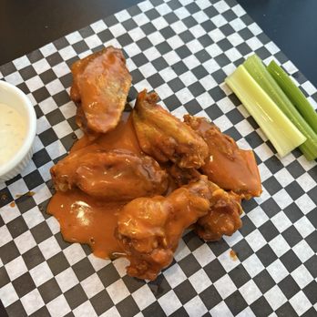 Lounge 51 - 6 Piece Buffalo Wings - Pizza Near Me - Tarzana, California