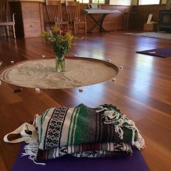 Putney Moves Yoga & Wellness Center - Woman's Yoga Retreat with Putney Moves at Hallelujah Farm - Yoga Near Me - Putney, Vermont